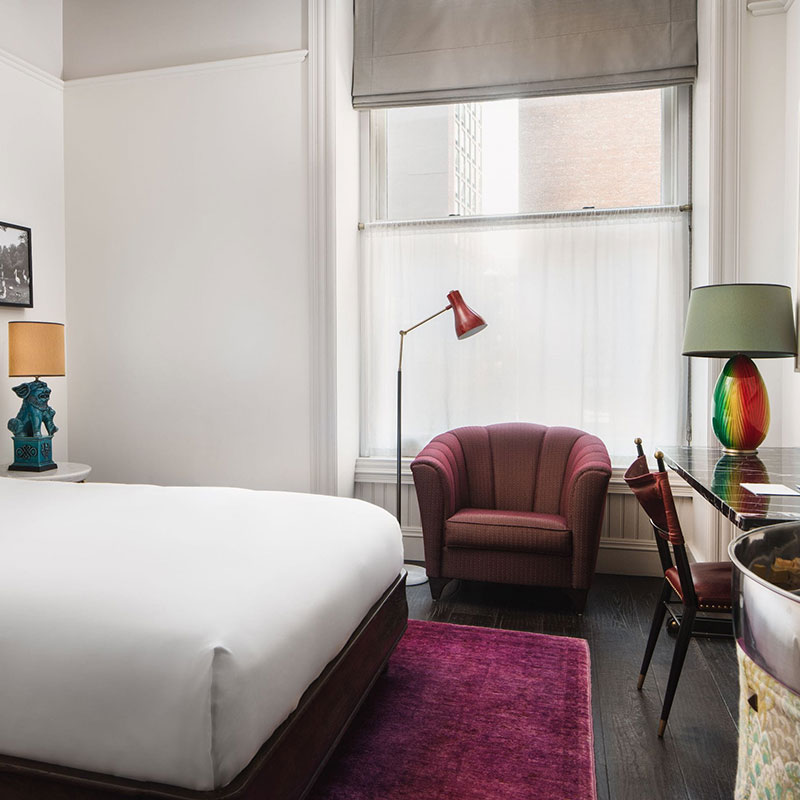 1 QUEEN BED