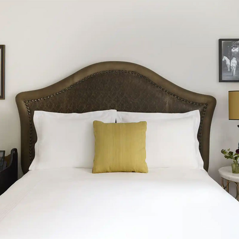1 QUEEN BED