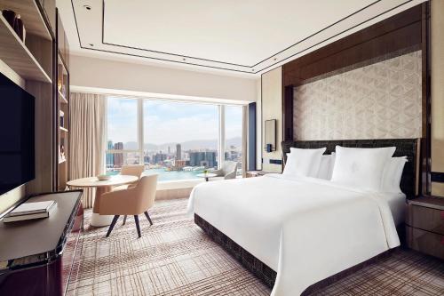 Superior Harbor-View Room King