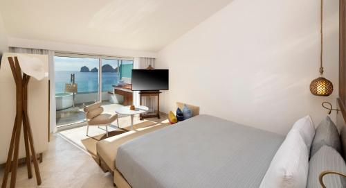 Extra ME + Junior Suite Beachfront and Hot Tub (3 Adults)