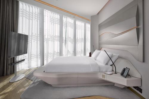 Beyond ME SUITE + Jacuzzi