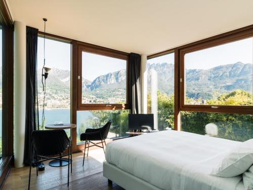 Suite with Lake View