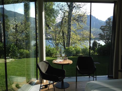 Suite with Lake View