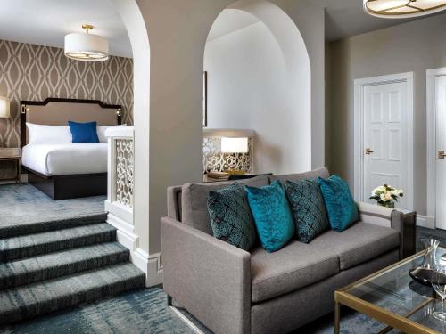 Junior Suite City View 1 King