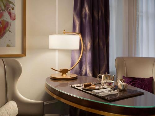 Fairmont Gold Deluxe City View 1 King