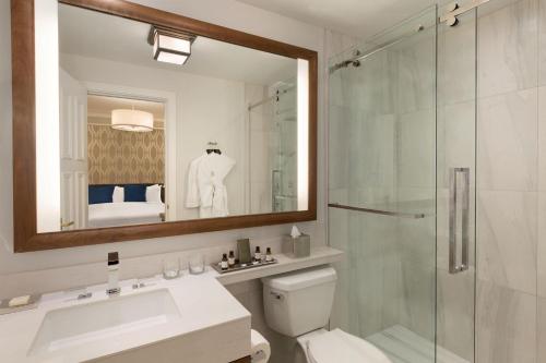 Signature One Bedroom Harbor View Suite 1 King, 1 Sofa Bed 