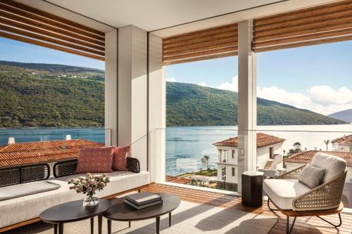 Junior Suite with Panoramic Bay View
