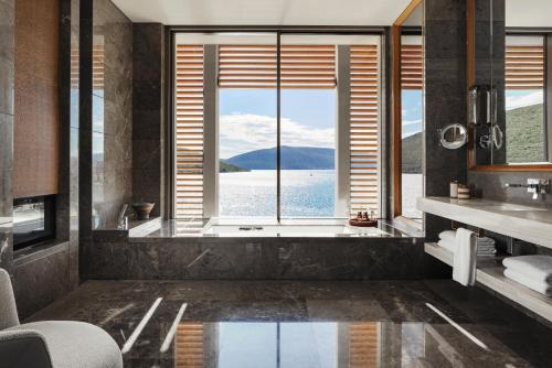 Panoramic Bay View Suite