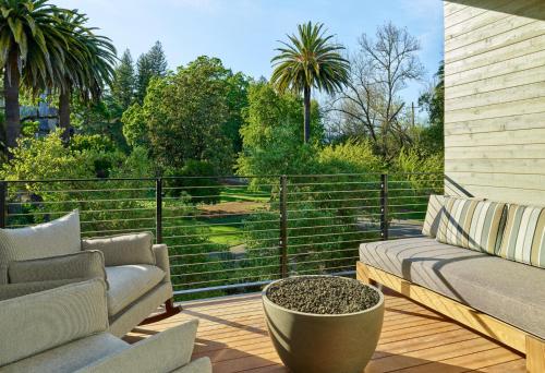 King Room With Estate View And Balcony