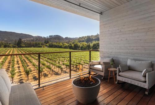 Queen Room with Two Queen Beds, Vineyard View and Balcony