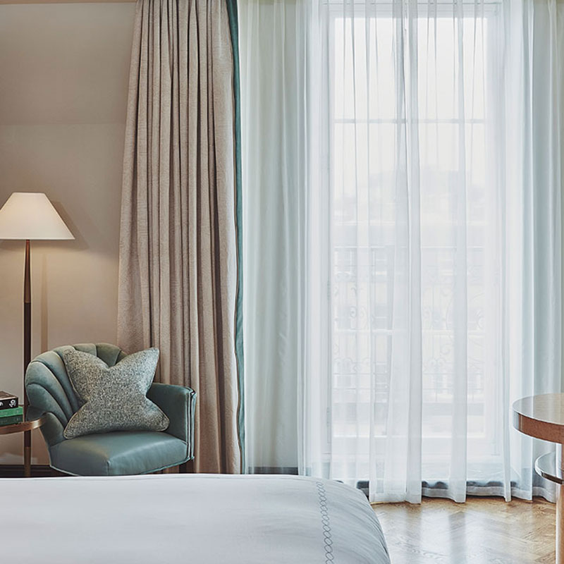 Claridge's Balcony King