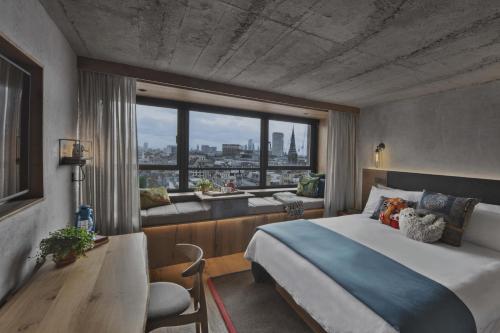Superior King Room 