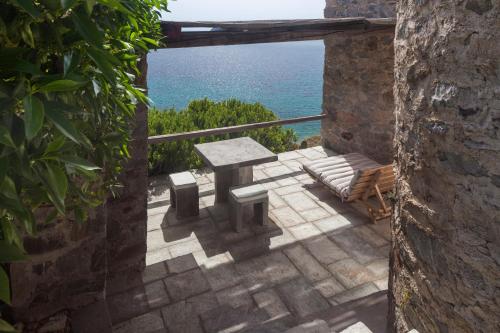 One-Bedroom Apartment with Sea View - Split Level