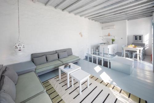 Family Two-Bedroom Apartment with Sea View - Split Level