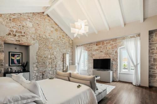 Luxury Harbor Suite