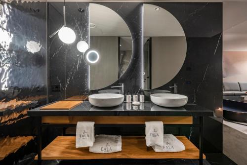 Suite with private Spa and Lake View