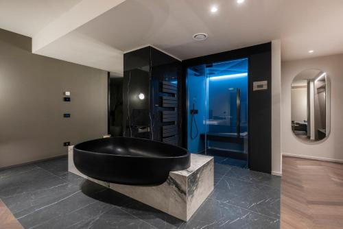Suite with private Spa and Lake View