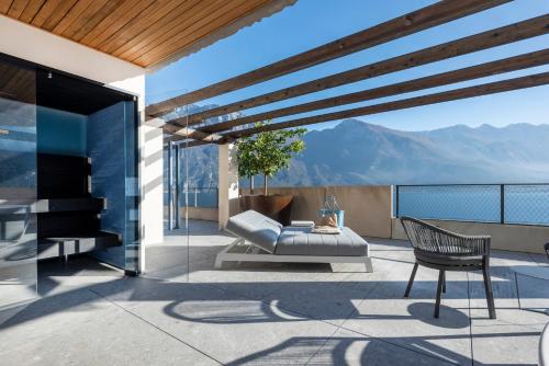 Suite with private Spa and Lake View