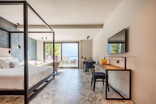 Deluxe Junior Suite with Lake View