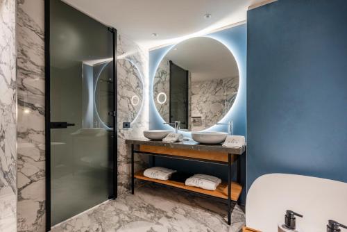 Deluxe Junior Suite with Lake View