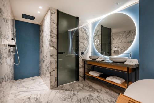 Deluxe Junior Suite with Lake View