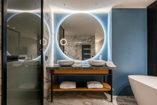 Deluxe Junior Suite with Lake View