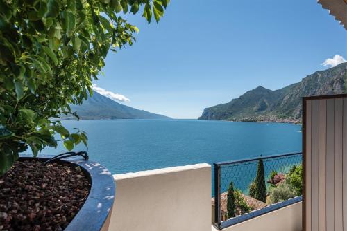 Junior Suite with Lake View