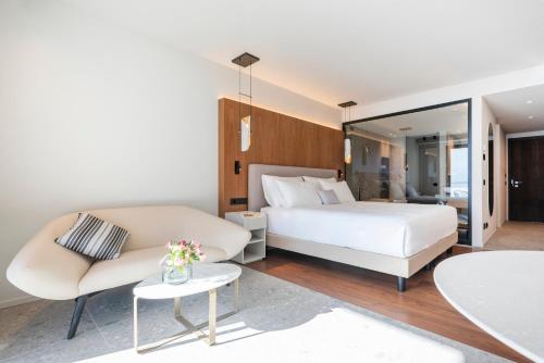 Junior Suite with Lake View