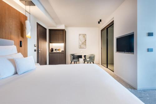 Junior Suite with Lake View