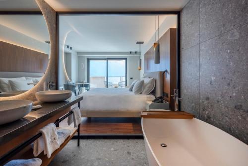 Junior Suite with Lake View