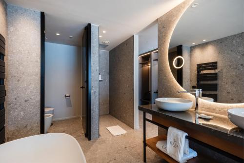 Junior Suite with Lake View