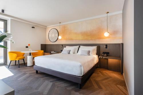 Suite with Lake View