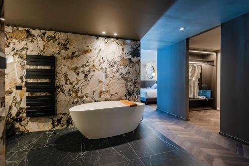 Suite with Lake View