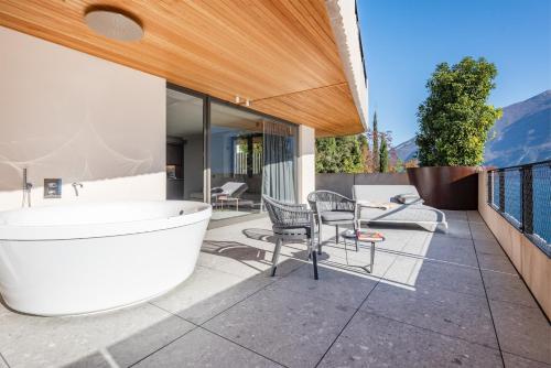 Suite with Lake View