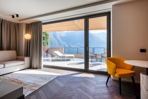 Suite with Lake View