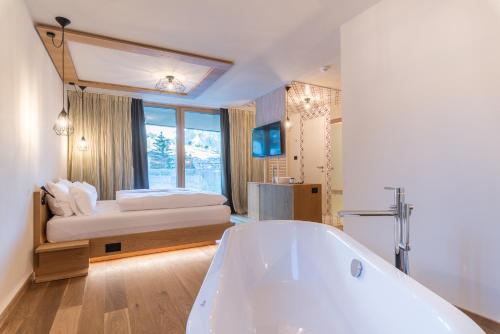 Deluxe Double Room with Bath