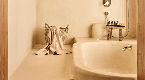 Premium Lower Floor Sea View Suite with Jet tub