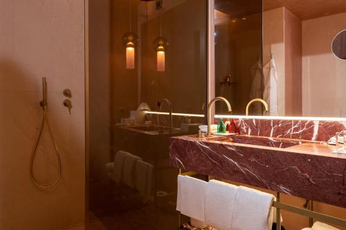 Junior Suite with Canal View