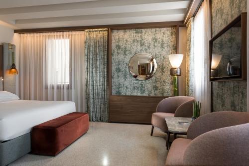 Junior Suite with Lagoon View