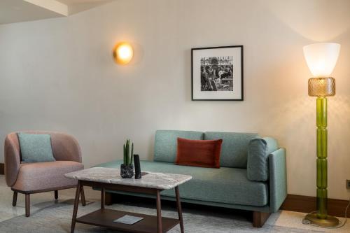 Quadruple Suite with Canal View