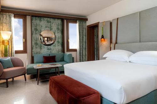Triple Suite with Canal View