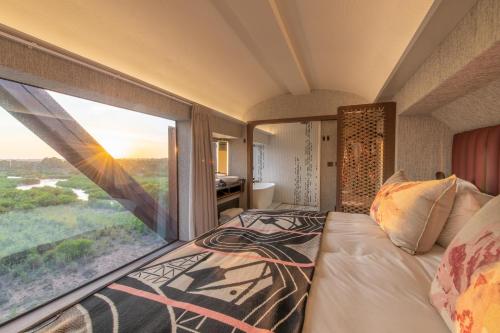 Luxury Train Carriage (on the bridge)