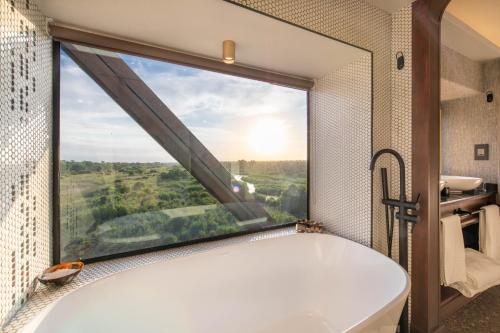 Luxury Train Carriage (on the bridge)