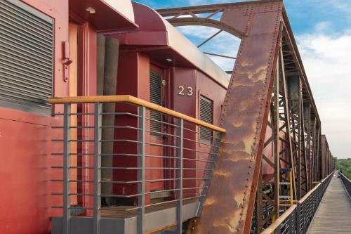 Luxury Train Carriage (on the bridge)