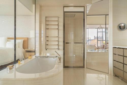 Eiffel Suite