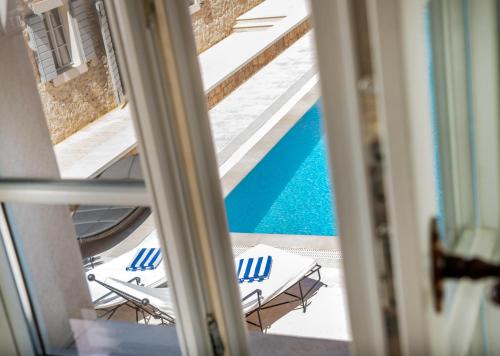 Standard Suite with Park and Pool view