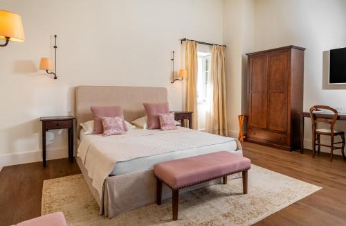 Standard Suite with Park and Pool view