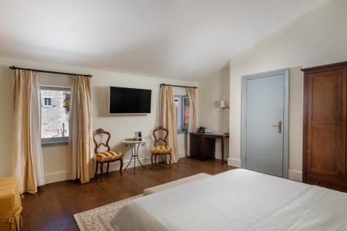 Standard Suite with Pool View