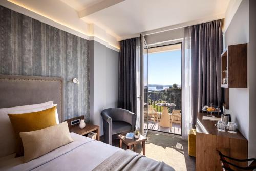 V Level Room for 2 Seaside