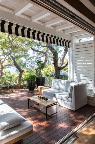 Bungalow with King Bed and Garden View 